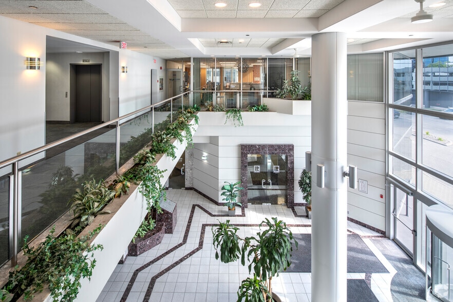 More Photos Of 90 Allstate Pky, Markham Unknown For Lease