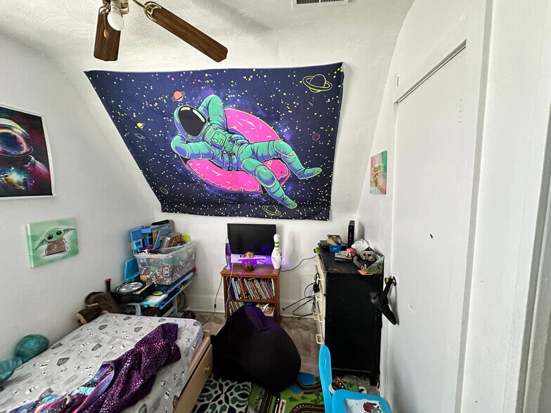 More Photos Of 1831 N C St, Elwood Apartments For Sale