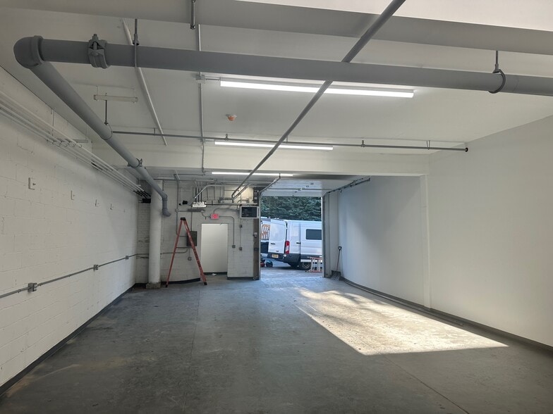 More Photos Of 260 Sixth St, Verplanck Warehouse For Lease