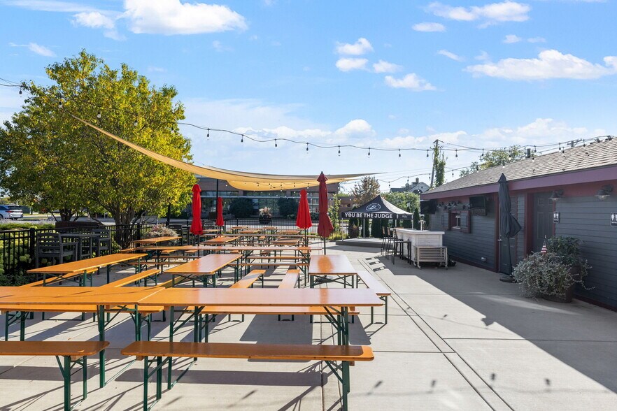 More Photos Of 6811 Hickory St, Tinley Park Bar For Sale