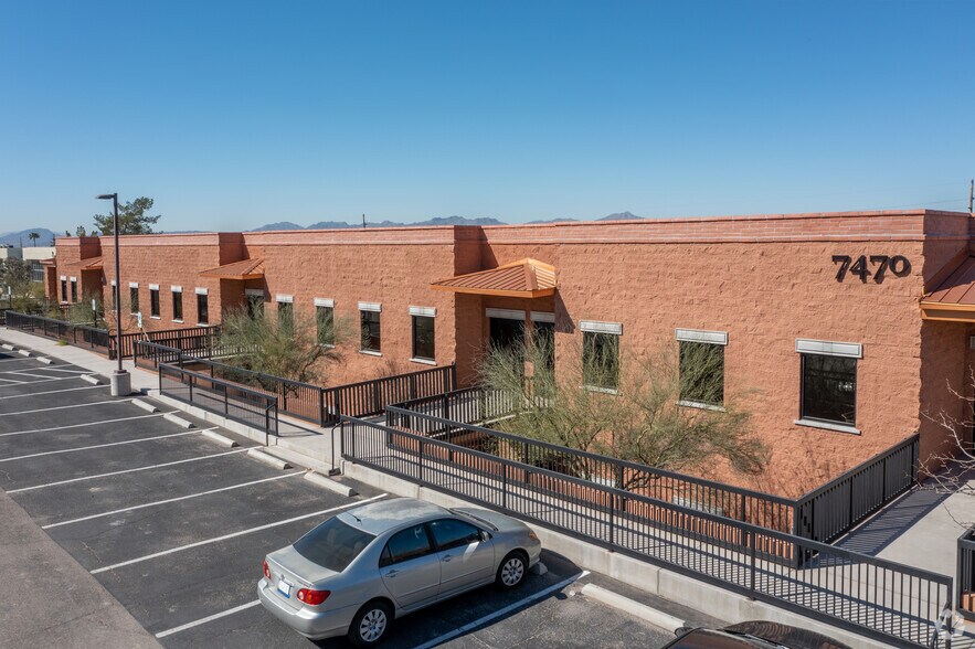 More Photos Of 7490 N Oracle Rd, Tucson Unknown For Lease