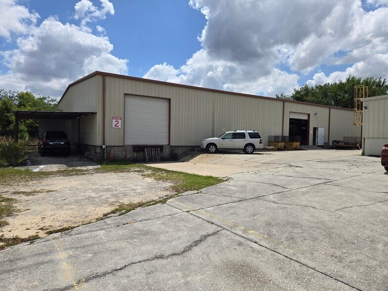 More Photos Of 13518 Granville Ave, Clermont Warehouse For Lease