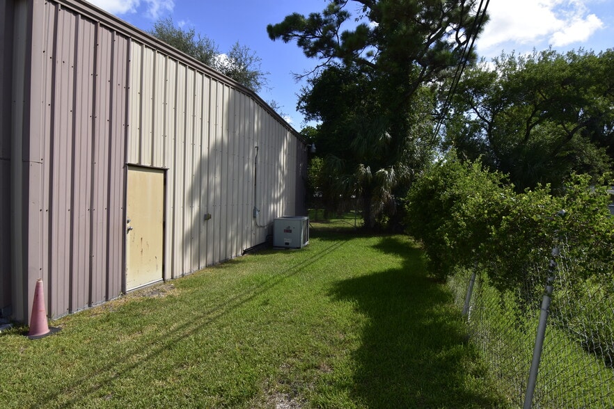 More Photos Of 630 Kentucky St, South Houston Office For Sale