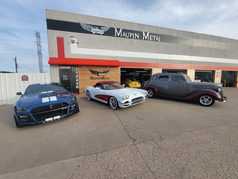 Primary Photo Of 11424 Garland Rd, Dallas Auto Repair For Sale