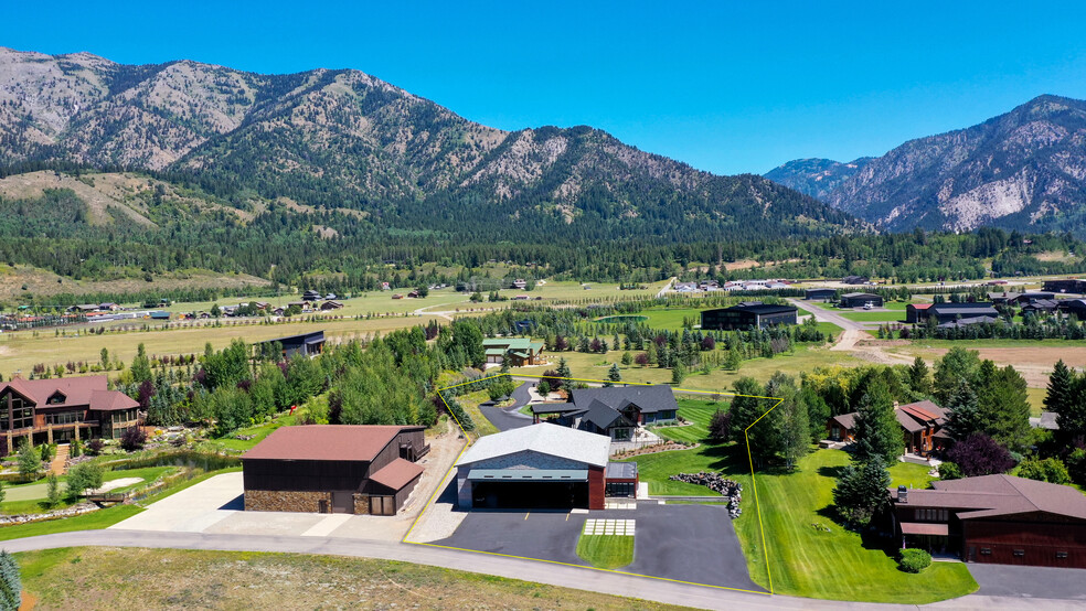 Primary Photo Of 872 Alpine Village Loop, Alpine Airplane Hangar For Sale