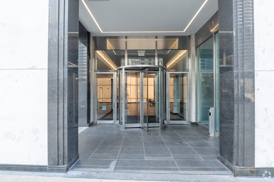 More Photos Of 1 E Wacker Dr, Chicago Office For Lease