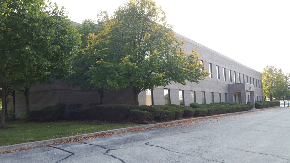 More Photos Of 1752 Windsor Rd, Loves Park Office For Lease