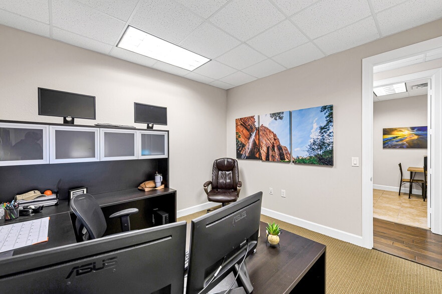 More Photos Of 1526 Katy Gap Rd, Katy Office For Sale