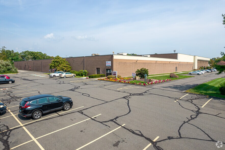 More Photos Of 84 Progress Ln, Waterbury Flex For Lease