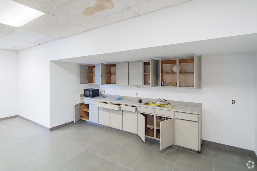 More Photos Of 8559 Artesia Blvd, Bellflower Auto Dealership For Sale