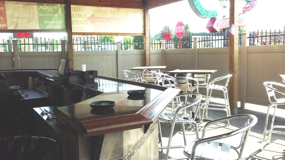 More Photos Of 880 Youngstown Poland Rd, Struthers Restaurant For Lease