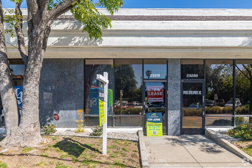 More Photos Of 23291 Ventura Blvd, Woodland Hills Loft Creative Space For Lease