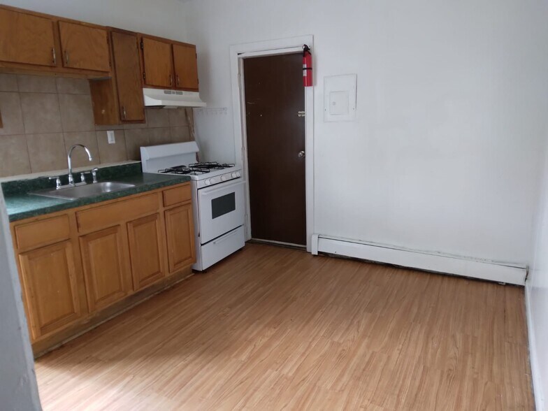 More Photos Of 661 S 18th St, Newark Apartments For Sale