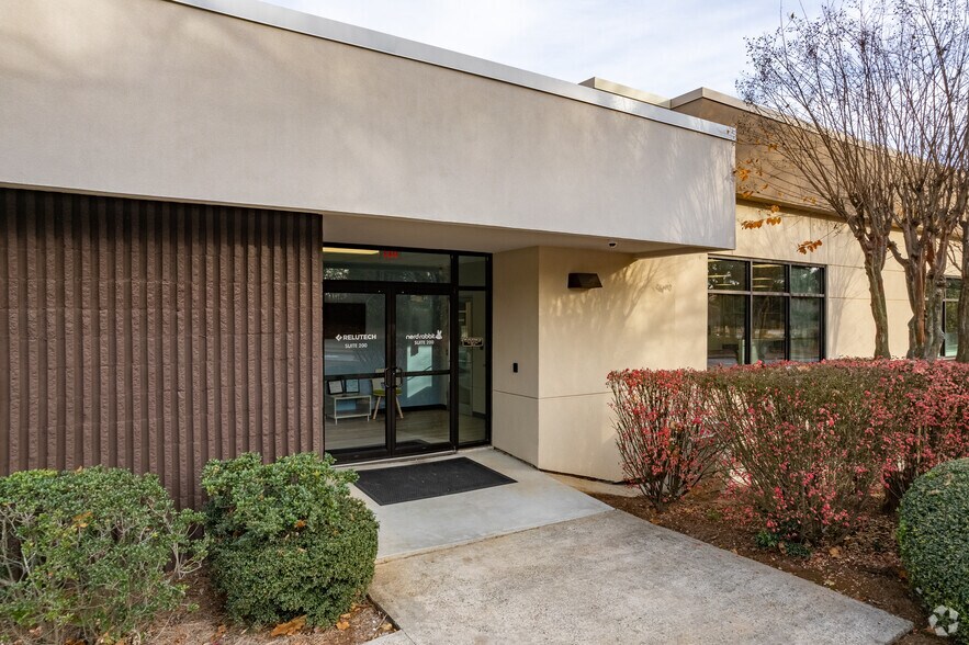 More Photos Of 130 Technology Pky, Peachtree Corners Office Residential For Lease