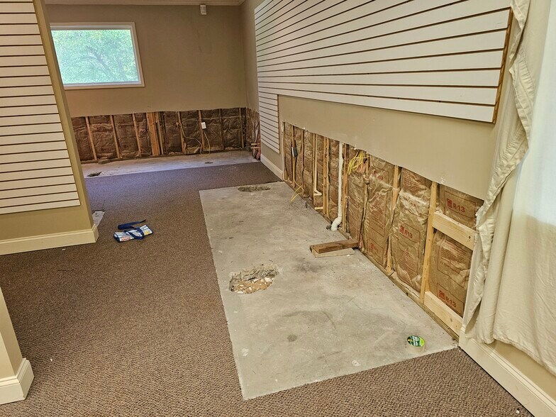 More Photos Of 301 Ramblin Rd, West Columbia Office For Sale