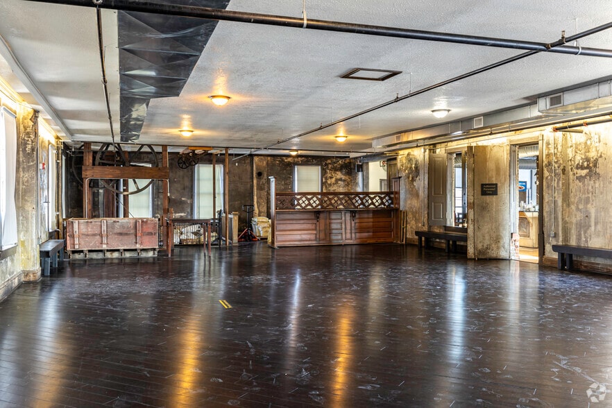 More Photos Of 408-422 N Main St, Hannibal Restaurant For Sale