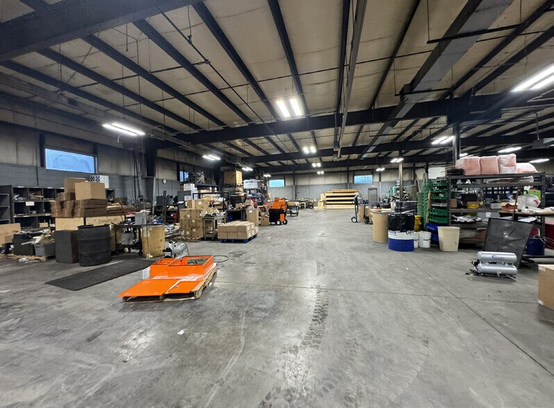 More Photos Of 3619 S Arlington Ave, Indianapolis Manufacturing For Lease