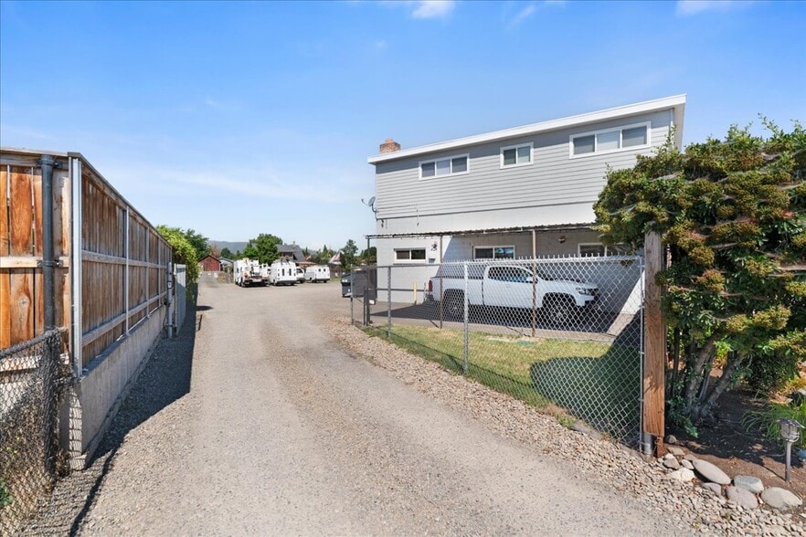 More Photos Of 2937 Merriman Rd, Medford Storefront Retail Residential For Sale