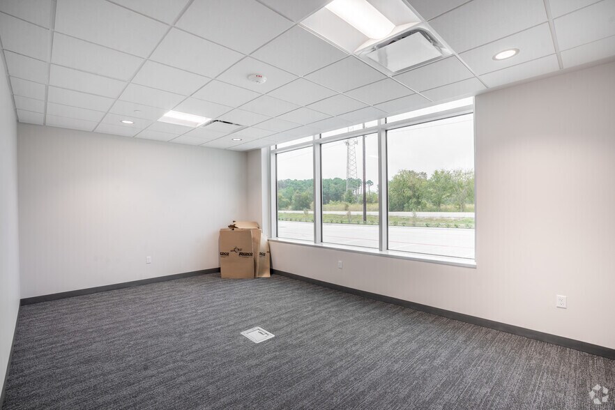More Photos Of 9100 FM 1405, Baytown Distribution For Sale