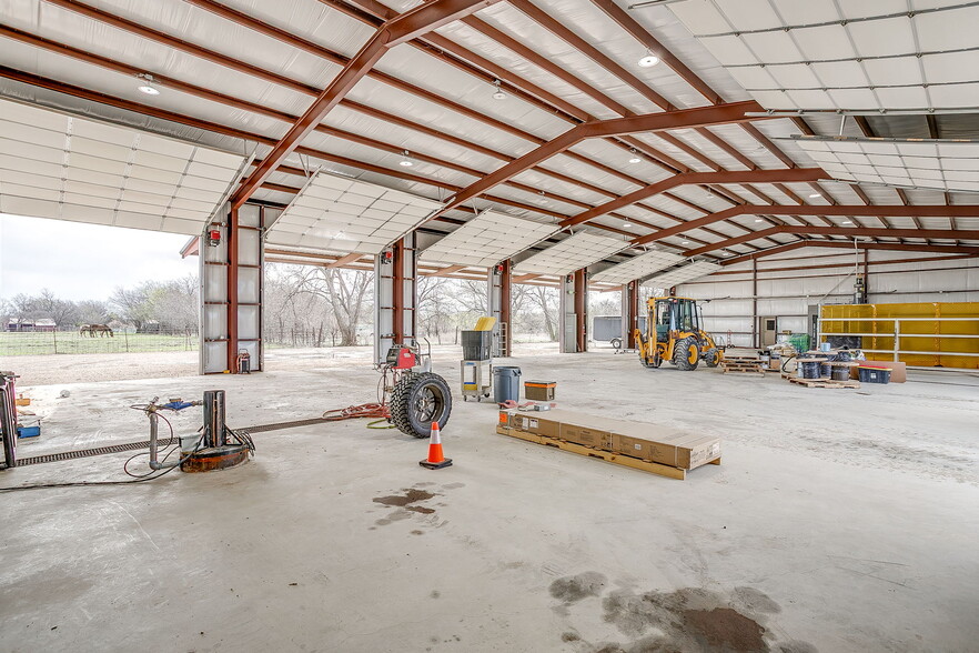 Primary Photo Of 1650 Staree Ln, Saginaw Flex For Lease