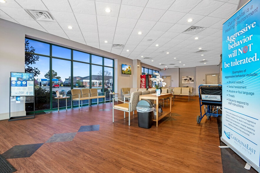 More Photos Of 4275 Western Blvd, Jacksonville Medical For Sale
