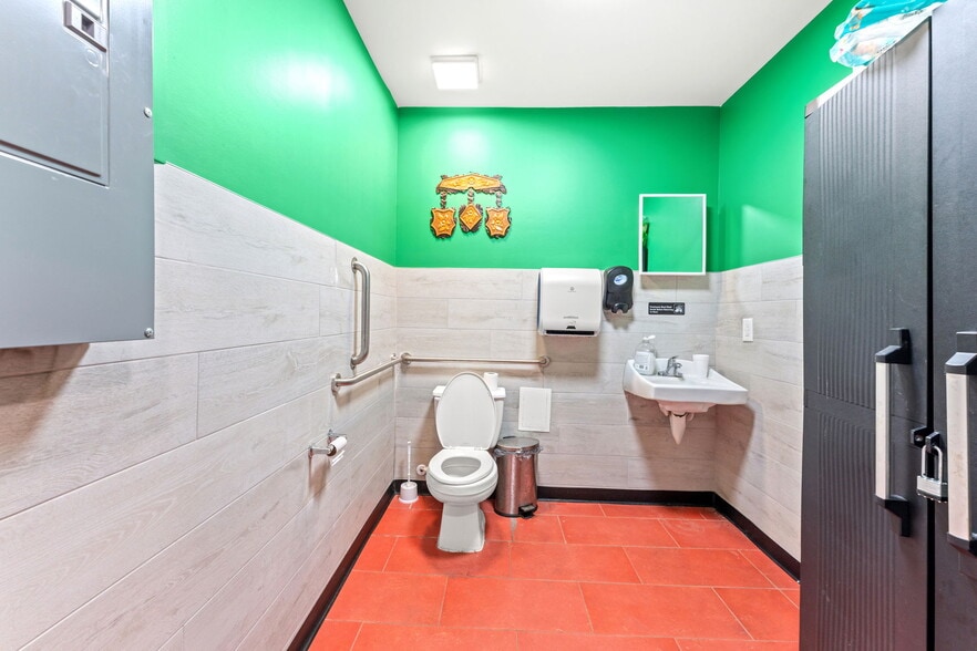 More Photos Of 307 Broadway St, Myrtle Beach Restaurant For Sale