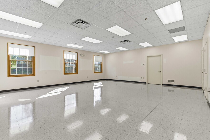 More Photos Of 86 Coraopolis Rd, Coraopolis Medical For Sale