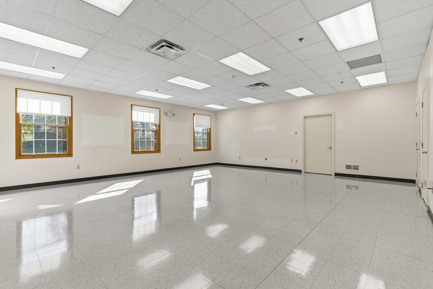More Photos Of 86 Coraopolis Rd, Coraopolis Daycare Center For Lease