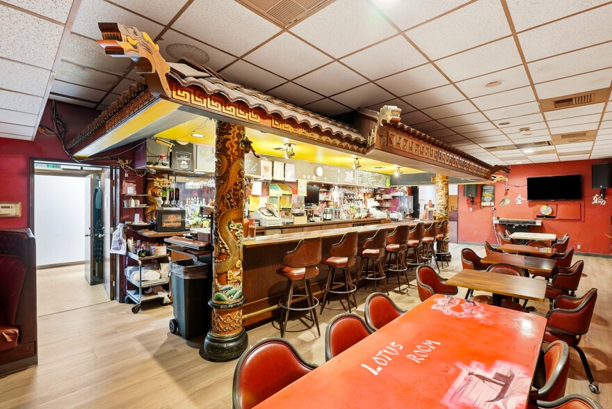 More Photos Of 9 S 1st St, Yakima Restaurant For Sale