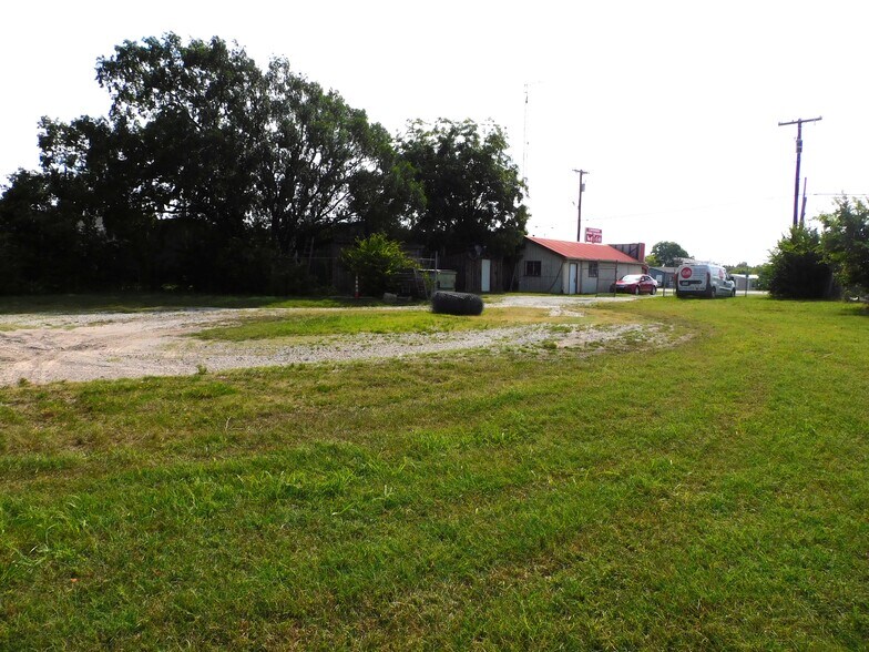 More Photos Of 6202 Texoma Pky, Sherman Freestanding For Sale