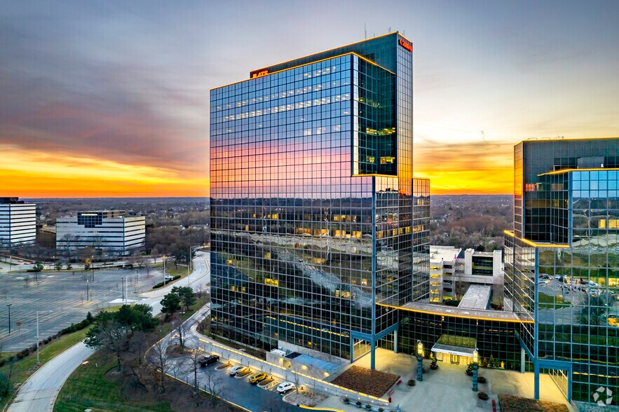 More Photos Of 425 N Martingale Rd, Schaumburg Office For Lease