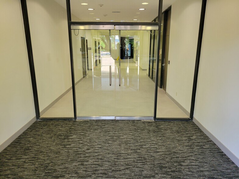 More Photos Of 1200 E Copeland Rd, Arlington Office For Lease