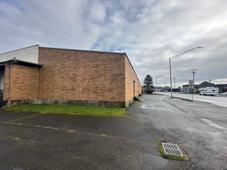 More Photos Of 315 S Michigan St, Aberdeen Office For Sale