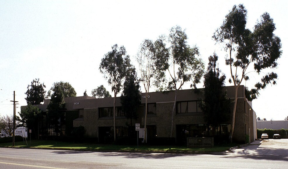 More Photos Of 1434-1440 W Taft Ave, Orange Light Distribution For Lease