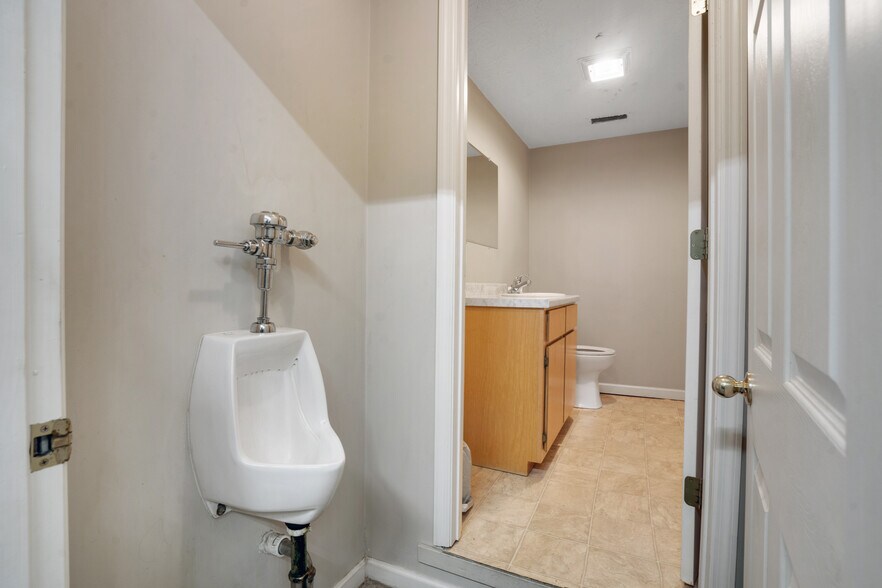 More Photos Of 6 Sanderson St, Hayesville Flex For Sale