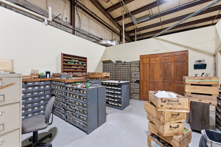 More Photos Of 7 First St, Palmer Warehouse For Lease