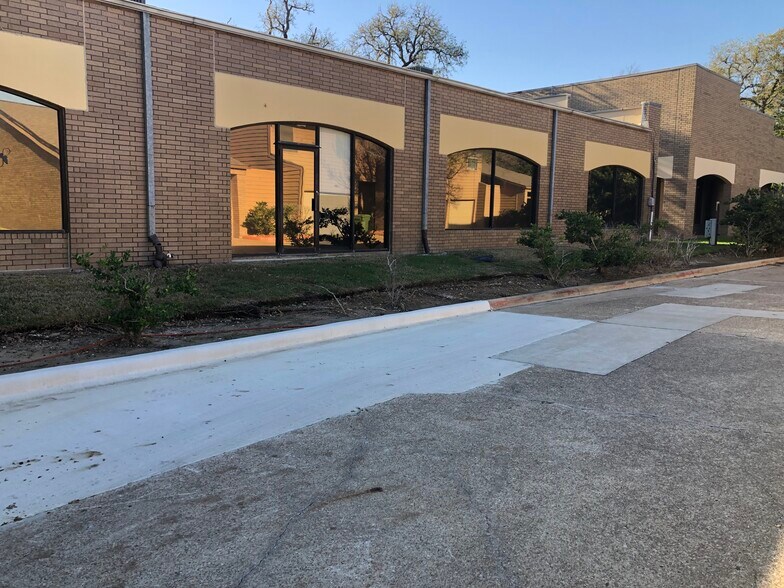 More Photos Of 3131 E 29th St, Bryan Loft Creative Space For Lease