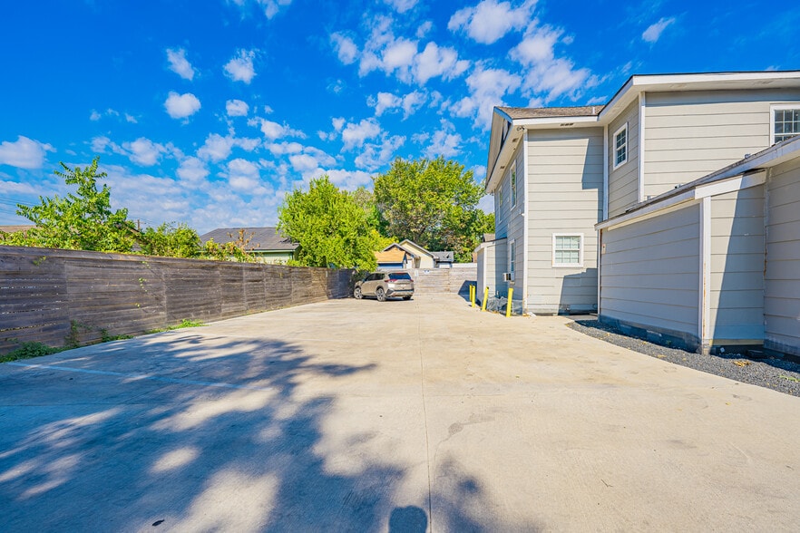 More Photos Of 7124 Avenue F, Houston Apartments For Sale