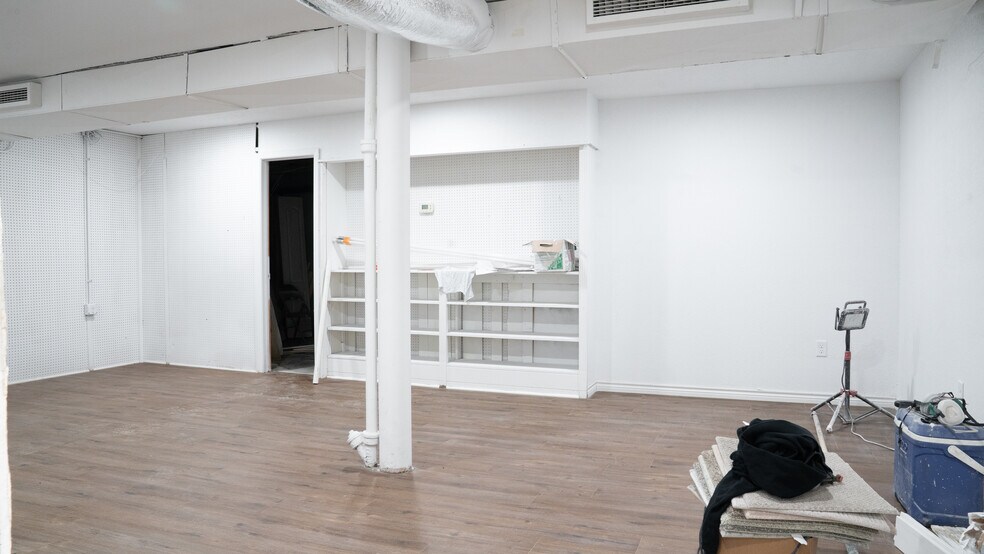 More Photos Of 106 E Main St, Kilgore Freestanding For Lease