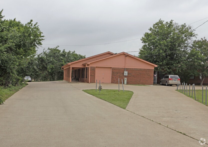 More Photos Of 1032 Sandy Ln, Fort Worth Storefront Retail Office For Lease