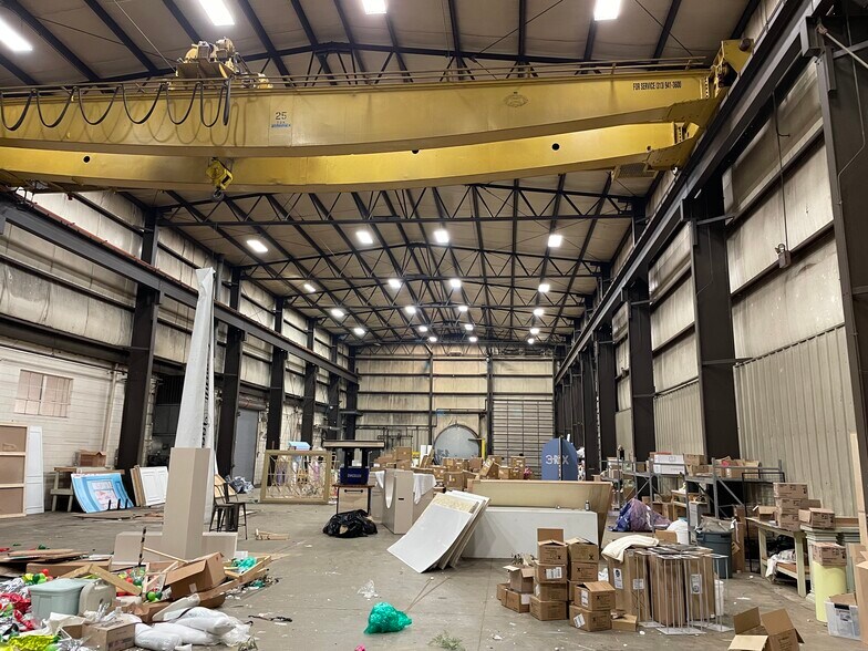 More Photos Of 28530 Reynolds St, Inkster Manufacturing For Lease