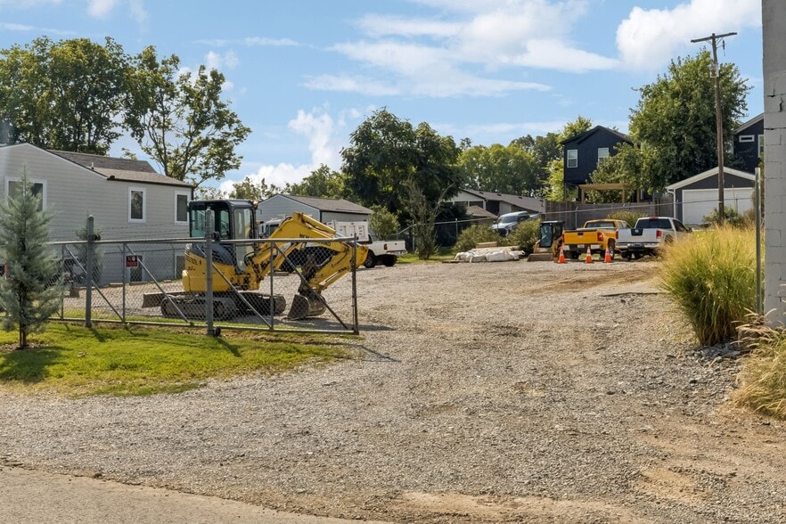 More Photos Of 1715 Pecan St, Nashville Warehouse For Sale