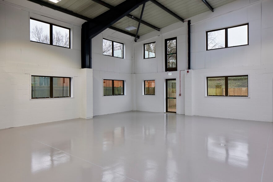 More Photos Of Unit 2 Prologis Park, Hook Rise South, Surbiton Warehouse For Lease