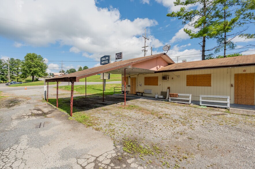 More Photos Of 549 E Stuart Dr, Galax Hotel For Sale