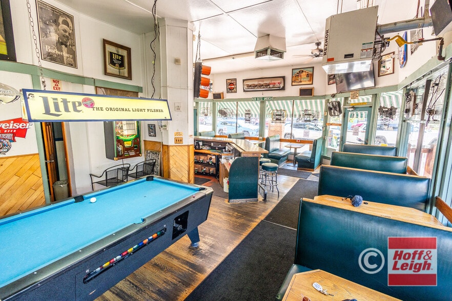 More Photos Of 924 Manitou Ave, Manitou Springs Bar For Sale