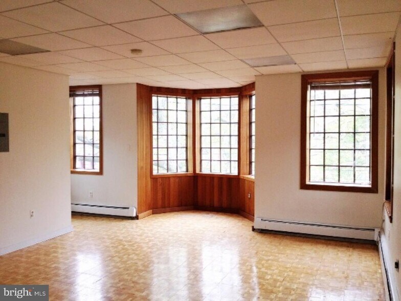 More Photos Of 18 W Evergreen Ave, Philadelphia Office Residential For Sale