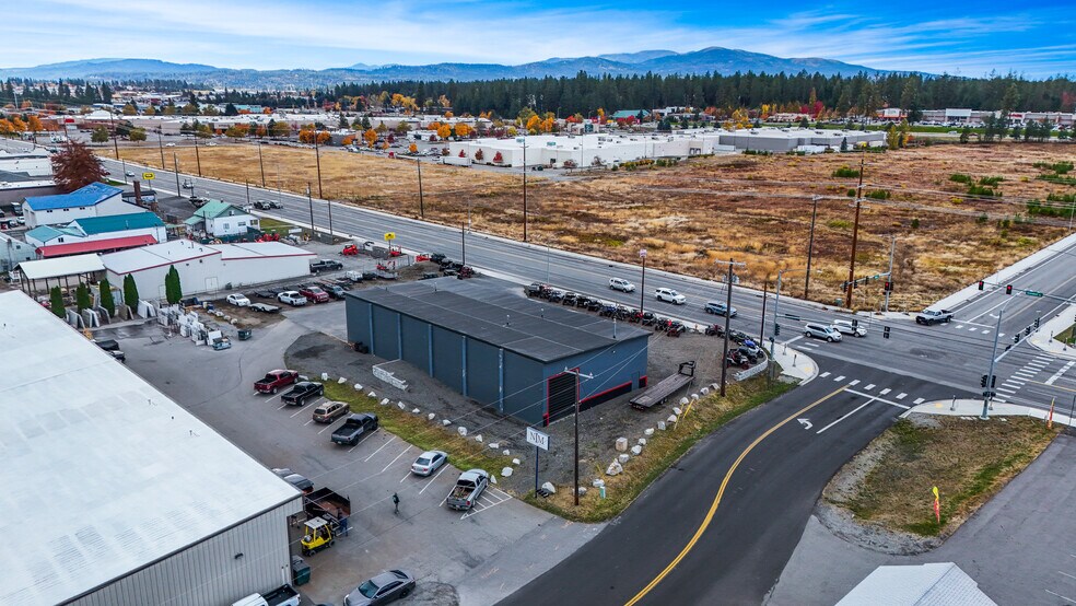 More Photos Of 7168 N Government Way, Dalton Gardens Warehouse For Lease