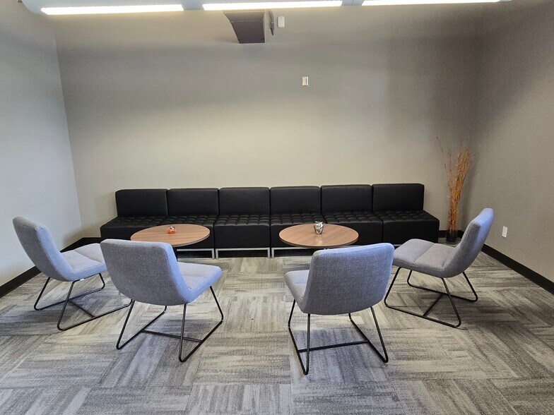 More Photos Of 3122 Gillham Plz, Kansas City Warehouse For Lease