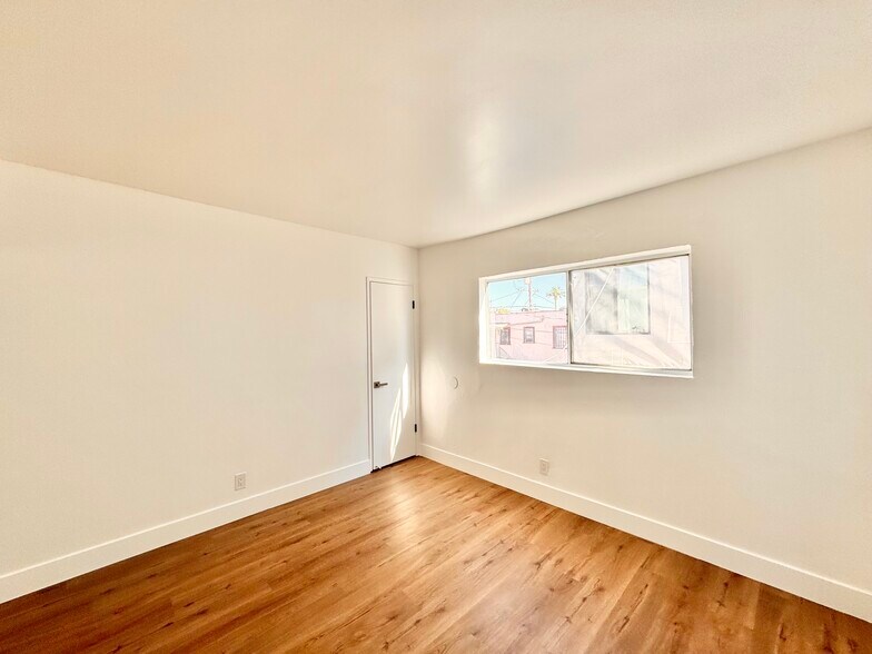 More Photos Of 2718 S Cochran Ave, Los Angeles Apartments For Sale