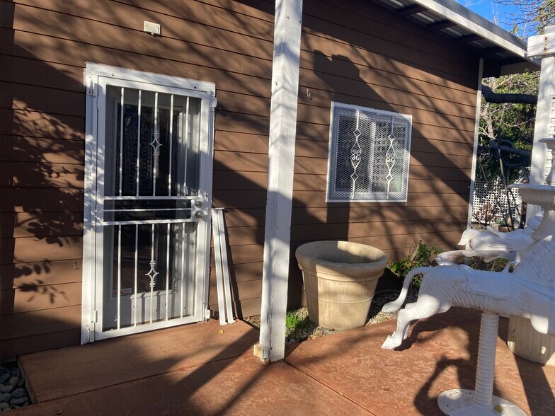 More Photos Of 870 Hartnell Ave, Redding Garden Center For Sale